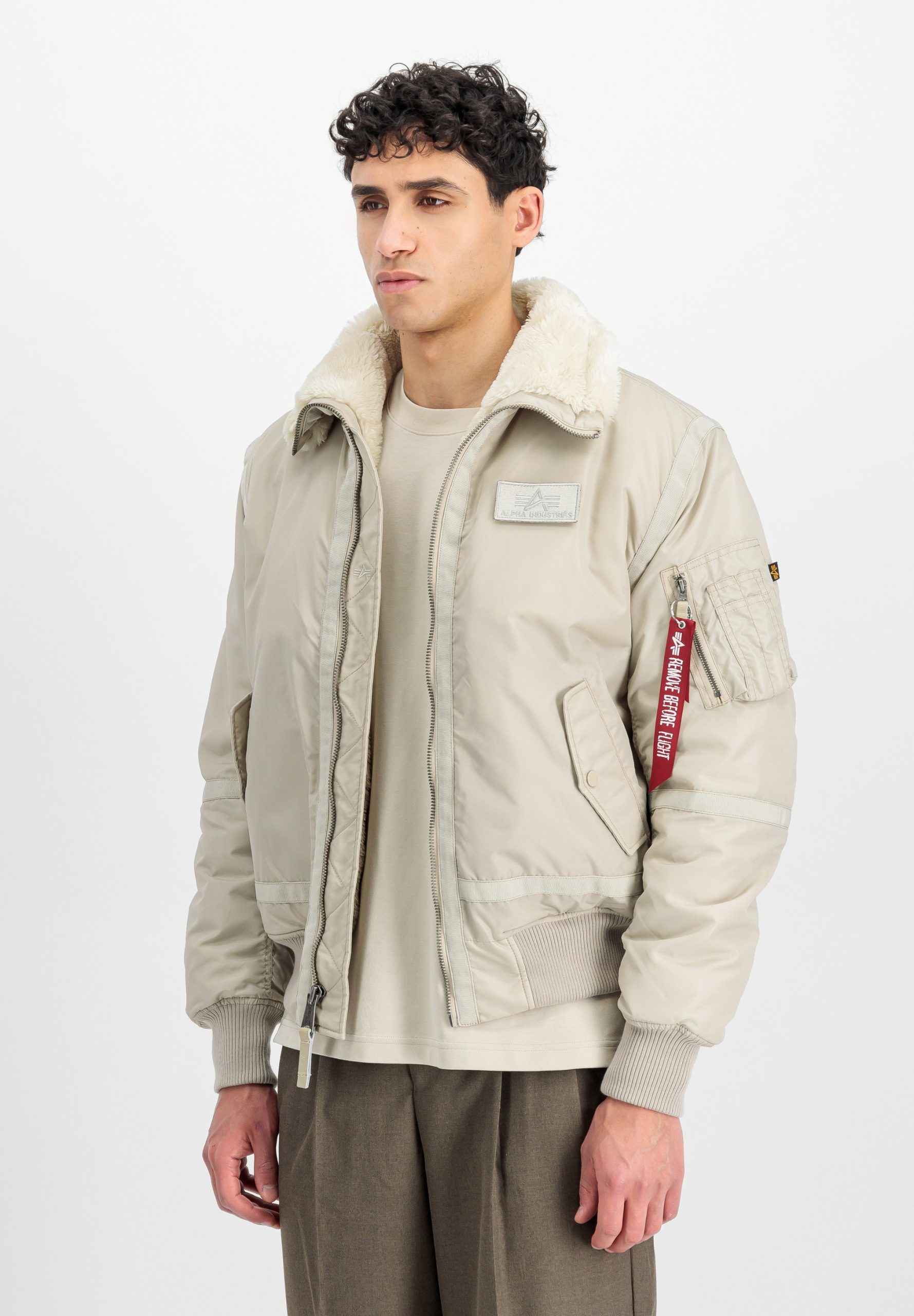 alpha-industries-bomberjacke-538ufv-1.jpg Alpha Industries Bomberjacke organic beige/beige Zalando – Bild 1