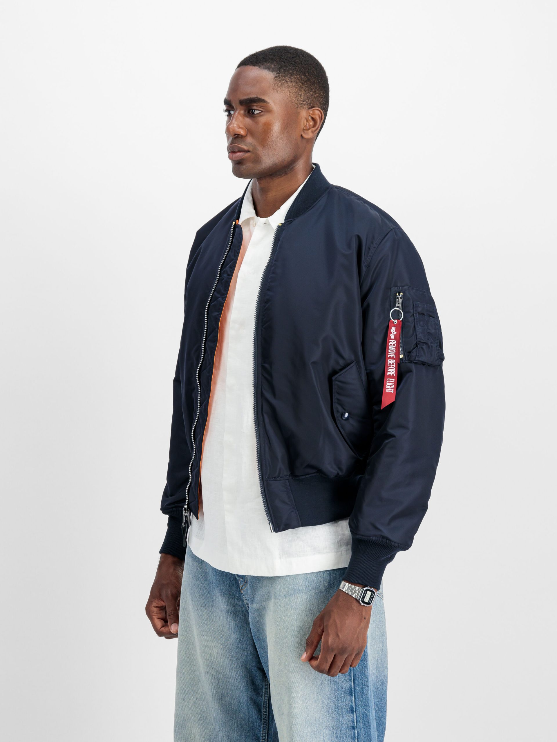 alpha-industries-bomberjacke-669xuf-1.jpg MA 1 Heritage Bomber Jacket – Bild 1