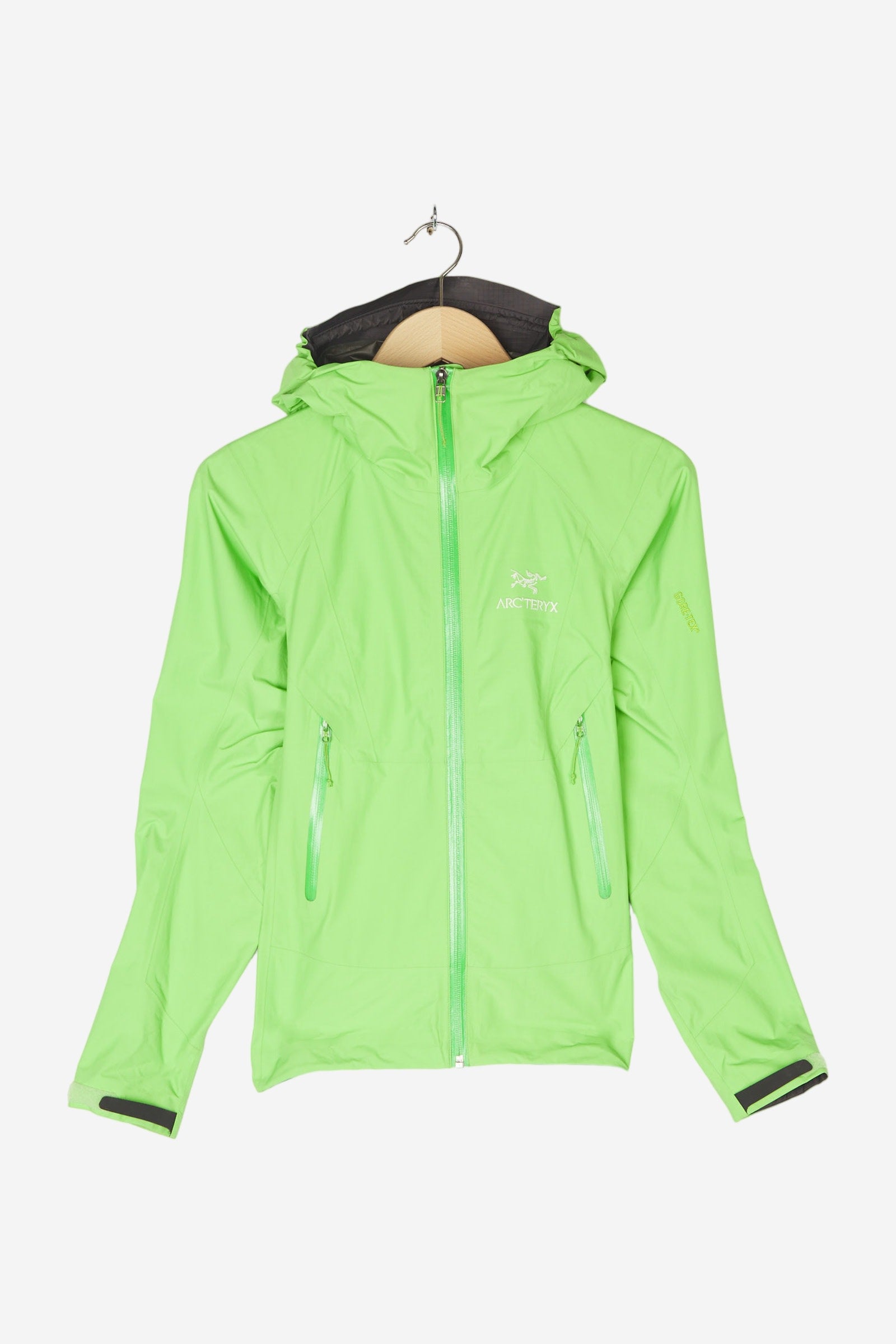 arcteryx-regenjacke-717dqd-1.jpg Second Hand Arcteryx Regenjacke mit GORE TEX für Damen kaufen | Bergzeit RE USE – Bild 1