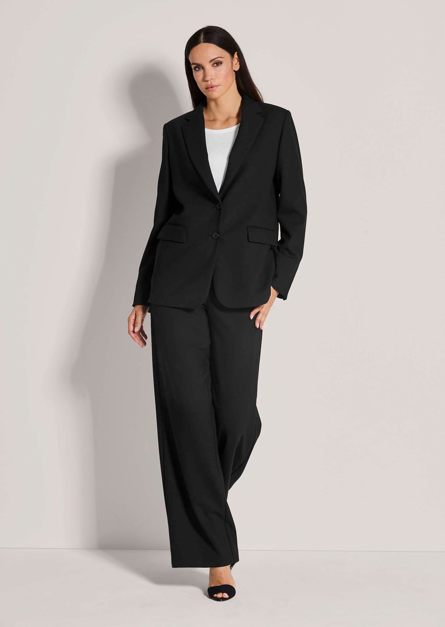 blazer-schwarz-747hih-1.jpg Klassischer, einreihiger Blazer in schwarz | MADELEINE Mode – Bild 1