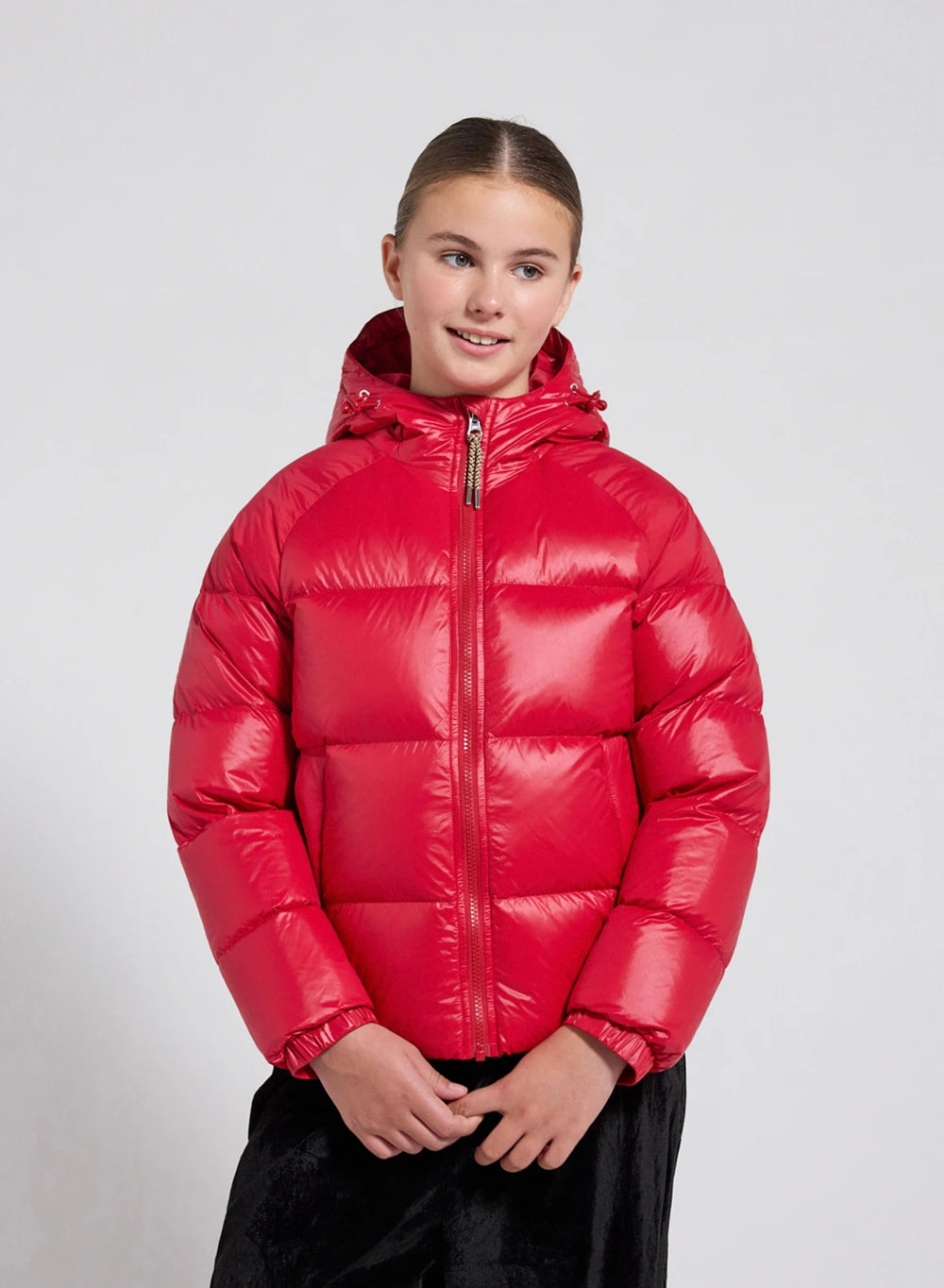 daunenjacke-kinder-655rzq-1.jpg Kinder Daunenjacke mit Kapuze aus glänzendem Stoff Sten | Pyrenex DE – Bild 1