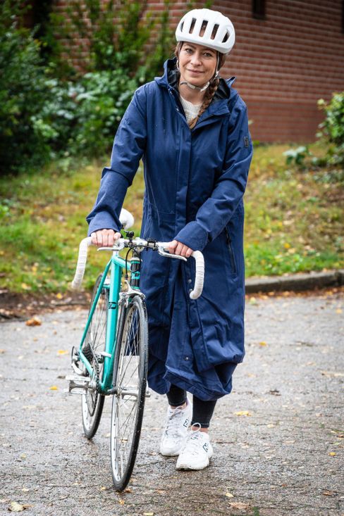 Fahrrad-Regenjacken mit dem 1Dry2 Manteloverall Regenjacken fürs Fahrrad im Test: Endura, Gripgrab, Goreweare, Gonso, Vaude DER SPIEGEL – Bild 1