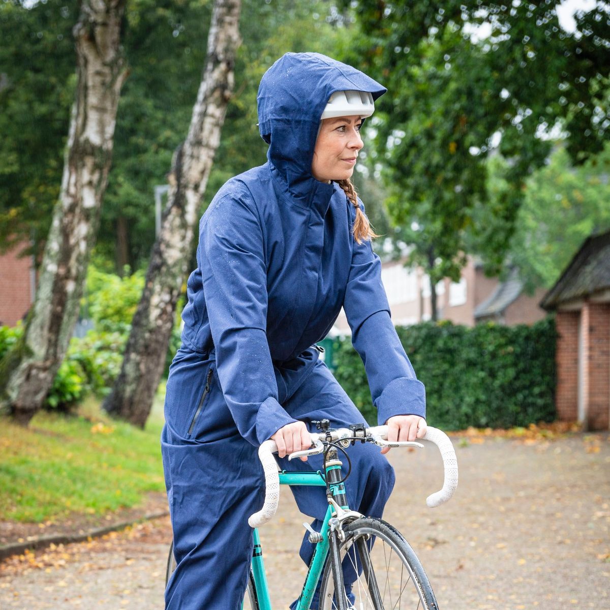 Fahrrad-Regenjacken mit dem 1Dry2 Manteloverall Regenjacken fürs Fahrrad im Test: Endura, Gripgrab, Goreweare, Gonso, Vaude DER SPIEGEL – Bild 1