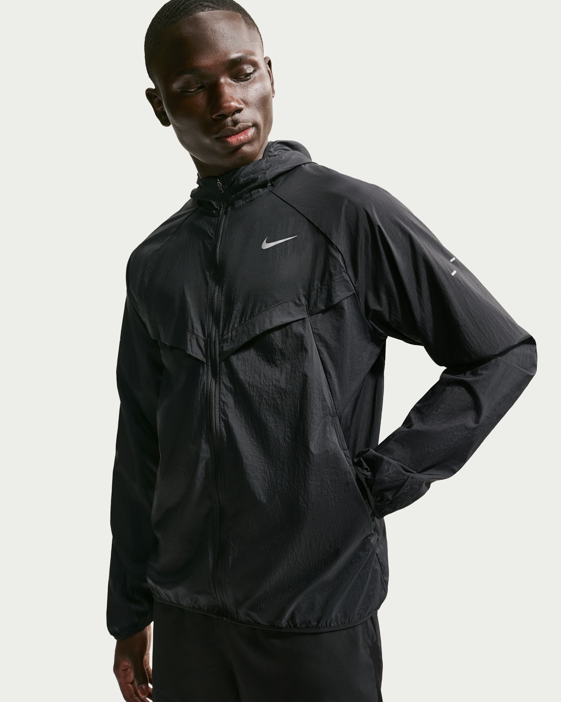 laufjacke-herren-595rxm-1.jpg Nike Stride Repel Laufjacke mit UV Schutz (Herren) Barely Volt/Barely Volt – Bild 1
