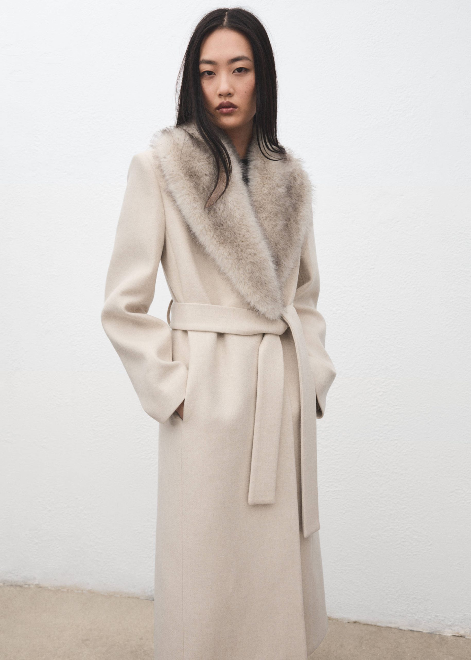 mango-mantel-321nuk-1.jpg Manteco Wollmantel mit Pelzkragen Damen | MANGO Deutschland – Bild 1