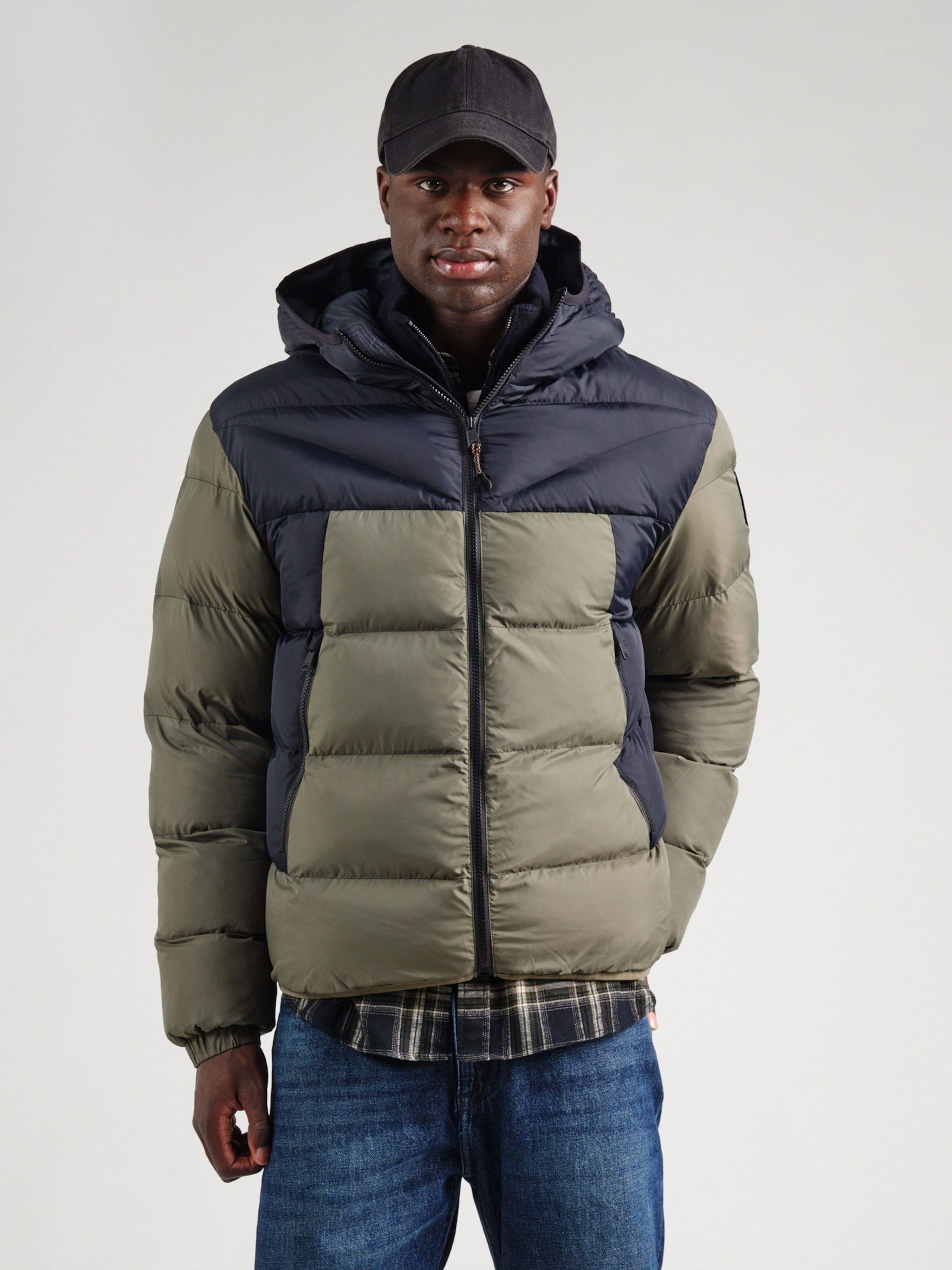 napapijri-winterjacke-087shd-1.jpg NAPAPIJRI Winterjacke 'Molveno' in Oliv | ABOUT YOU – Bild 1