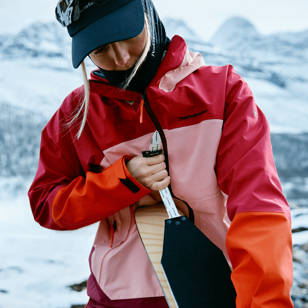 peak-performance-skijacke-damen-594gwu.png Peak Performance Ski Und Snowboardjacke Damen Skijacke Peak Performance Hardshelljacke Damen PEAK PERFORMANCE – Bild 1