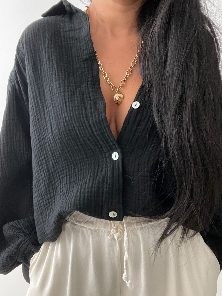 schwarze-bluse-damen-013moy-1.jpg Musselin Midi Oversize Bluse Schwarz – Bild 1
