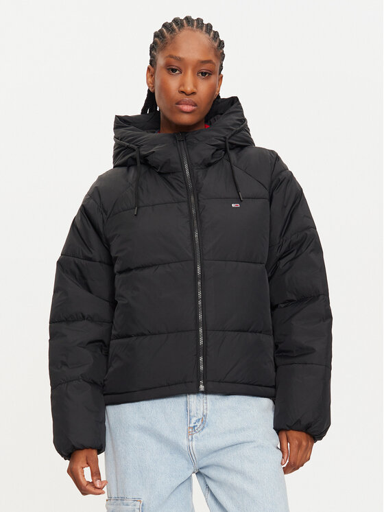 schwarze-winterjacke-damen-154qvb-1.jpg Tommy Jeans Winterjacke Vail DW0DW18841 Schwarz Regular Fit | Modivo.de – Bild 1