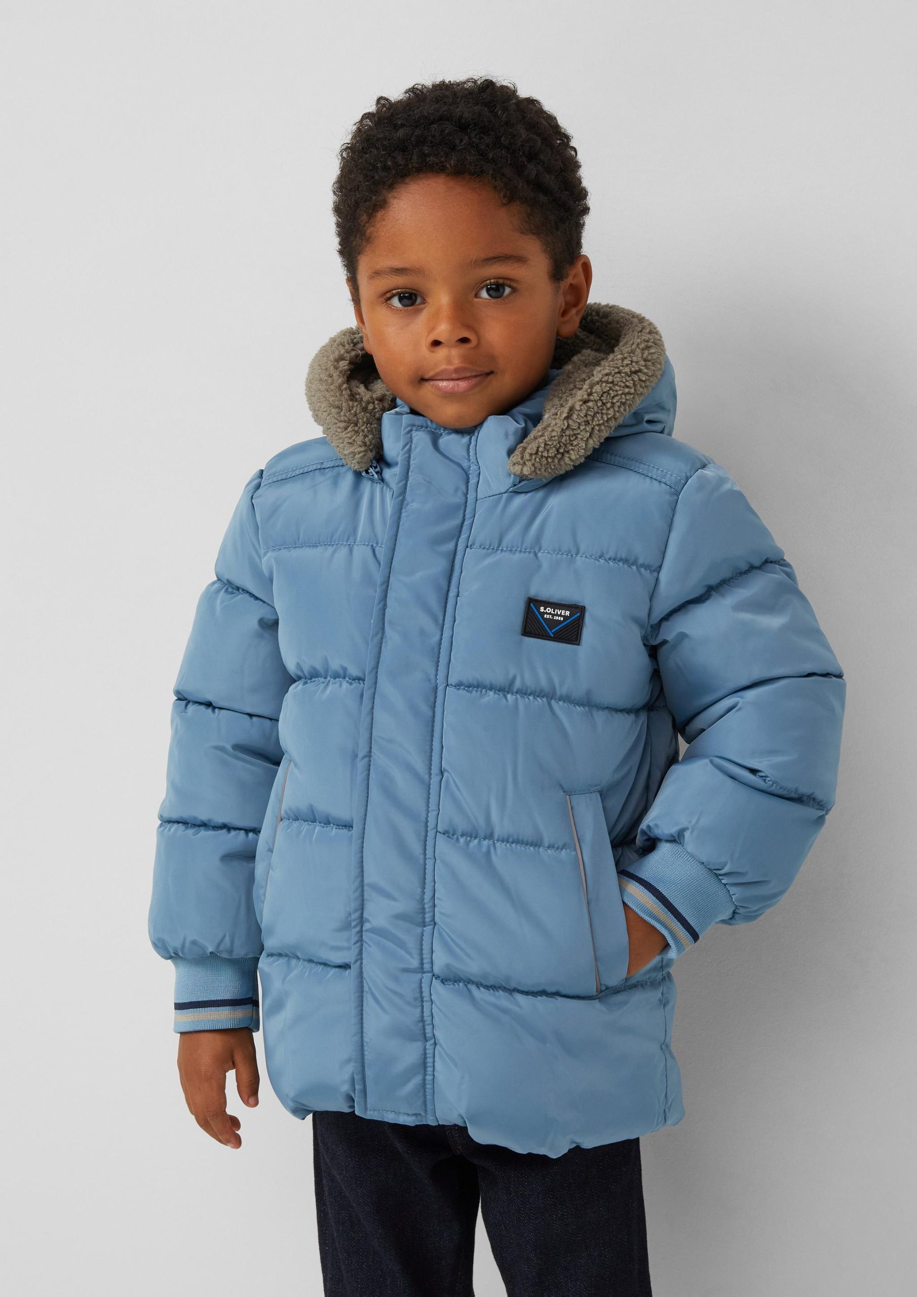 steppjacke-kinder-394cyp-1.jpg Steppjacke mit Fleece Futter und abnehmbarer Kapuze Hellblau | s.Oliver – Bild 1