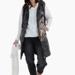 Lange Steppweste mit Alloverprint, schwarz | schwarz | 1 | 32286 850.1