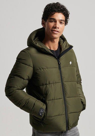 superdry-winterjacke-herren-343urw-1.jpg Superdry Steppjacke HOODED SPORTS PUFFR JACKET mit kontrastfarbener Stickerei – Bild 1