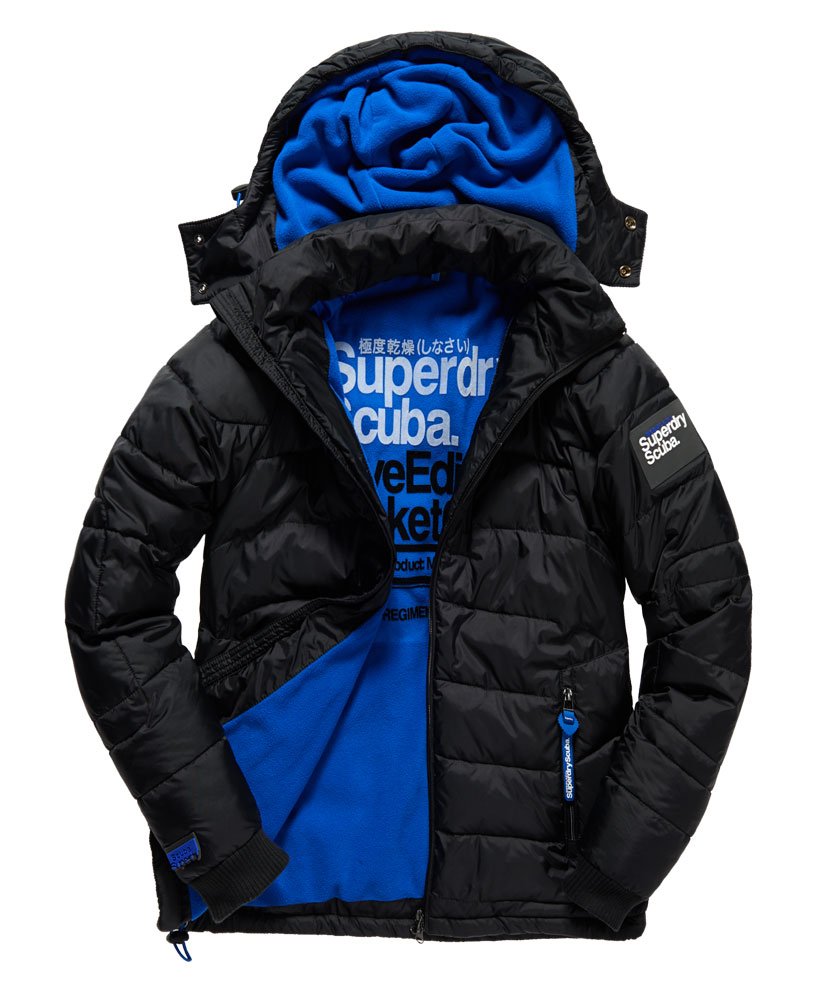 superdry-winterjacke-herren-599kzi-1.jpg Wet Scuba Jacke schwarz/königsblau für Herren | Superdry DE – Bild 1