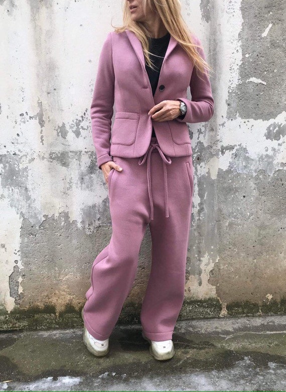 sweatblazer-damen-272cdz-1.jpg Rosa Trainingsanzug für Damen – Taillierter Sweat Blazer + Jogginghose mit weitem Bein | Gemütliche Herbst/Winter Co ord Etsy.de – Bild 1