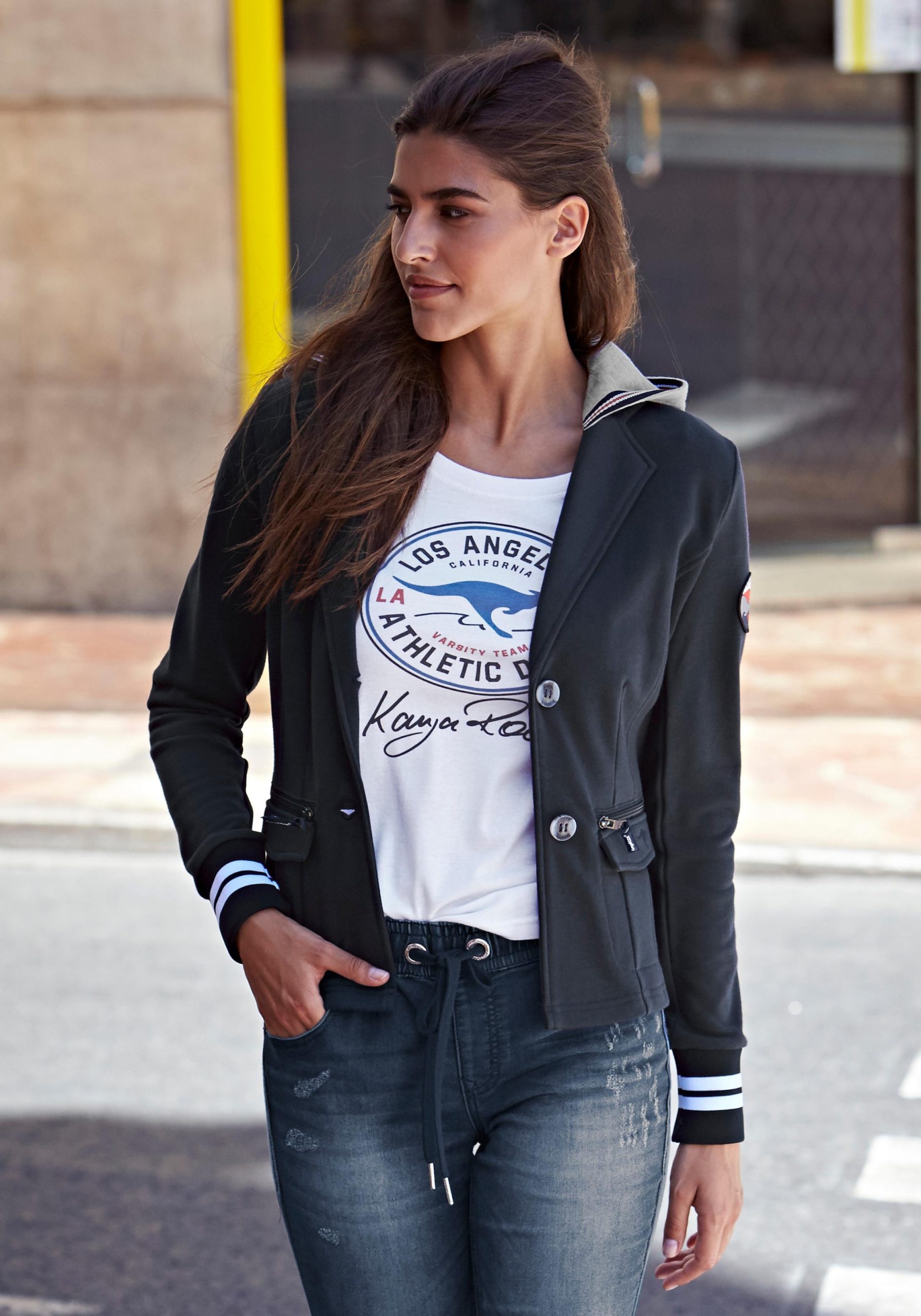 sweatblazer-damen-690mja-1.jpg KangaROOS Sweatblazer mit vielen Details und abnehmbarer Kapuze | BAUR – Bild 1