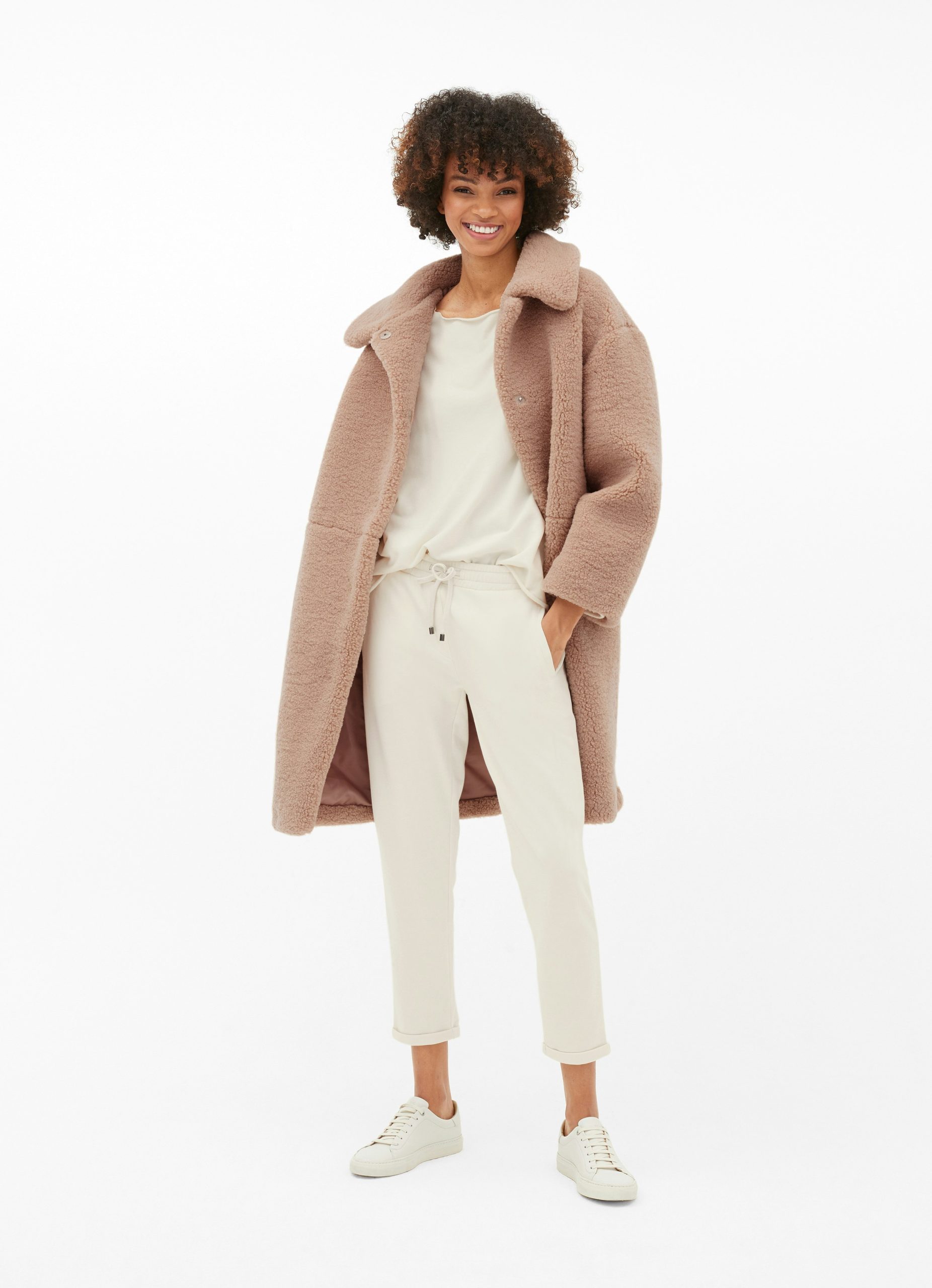 teddymantel-581xfd-1.jpg Teddyfell Mantel Michi in Beige | Mäntel online kaufen bei JUVIA – Bild 1