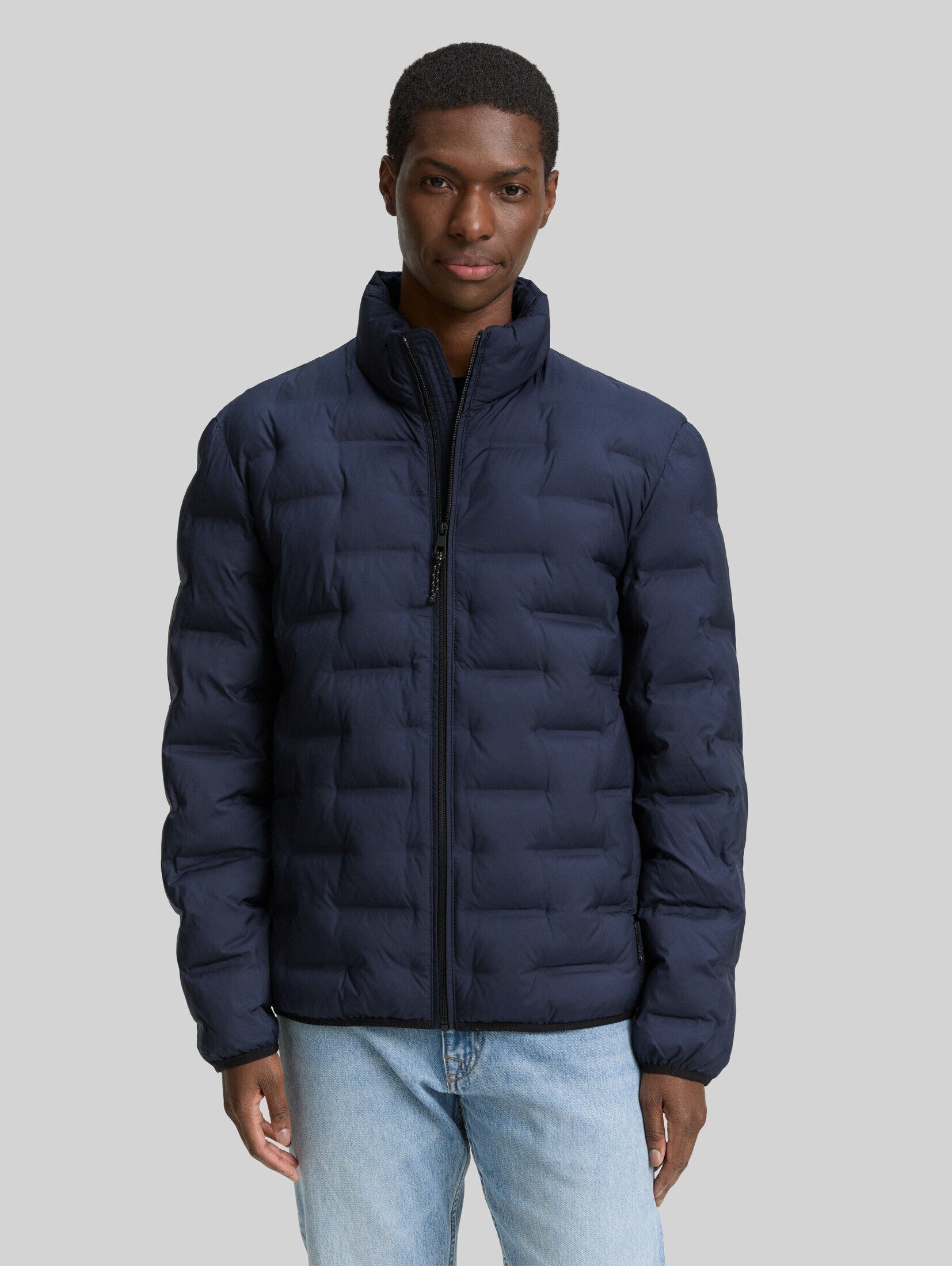 tom-tailor-jacke-200bxe-1.jpg TOM TAILOR Denim Outdoorjacke, Seitliche Eingriffstaschen und zusätzliche Innentasche – Bild 1