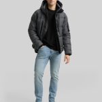 Puffer Jacke mit abnehmbarer Kapuze in grau von Tom Tailor