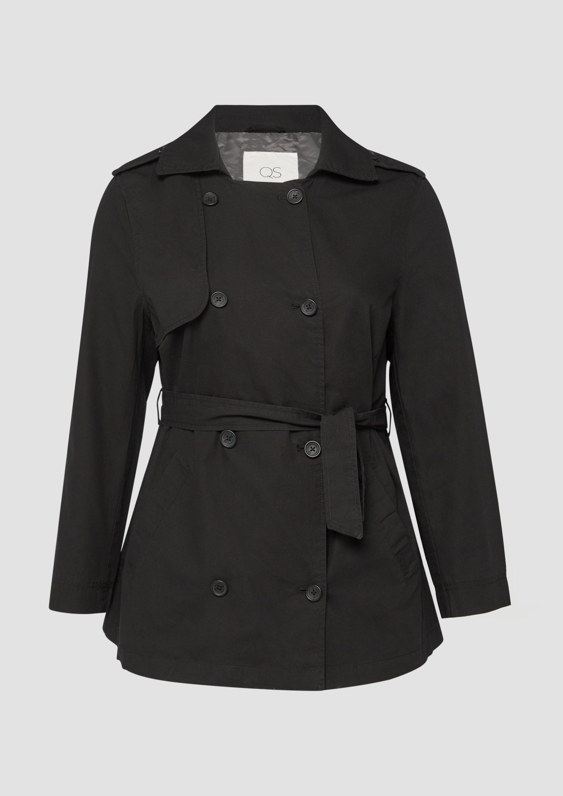 trenchcoat-damen-schwarz-331blf-1.jpg Kurzer Trenchcoat aus Baumwolle mit Gürtel Schwarz | s.Oliver – Bild 1