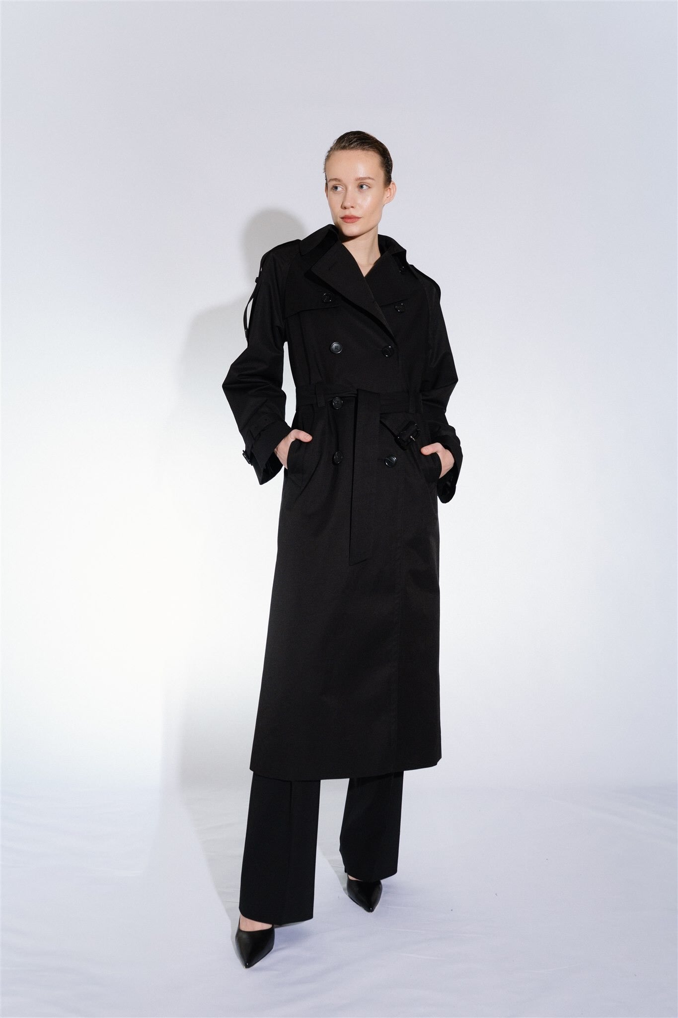 trenchcoat-damen-schwarz-471nqg-1.jpg oversized Trenchcoat für Damen in Schwarz Frühjahr/Sommer '26 | marçel – Bild 1