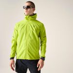 Ultraleichte, wasserdichte Wanderjacke mit Kapuze für Herren | Decathlon