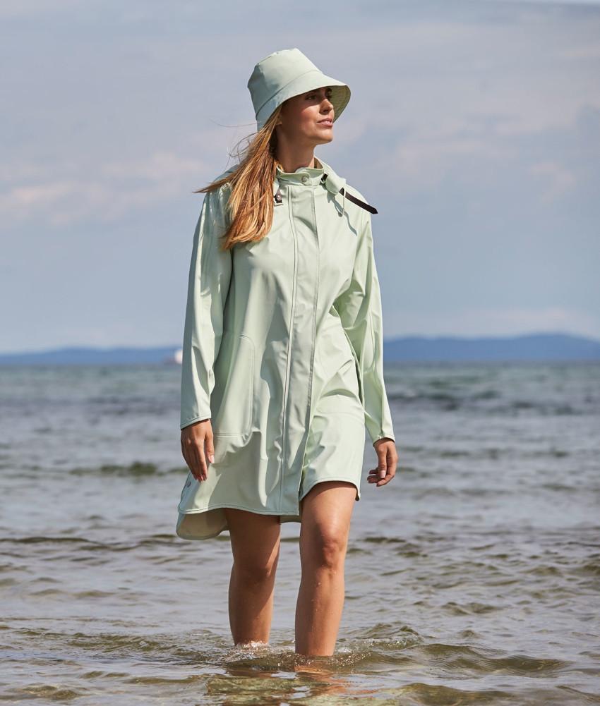 wasserdichte-regenjacke-damen-029mkk-1.jpg Wasserdichte Regenjacken für Damen und Herren scandinavian lifestyle Magazin – Bild 1