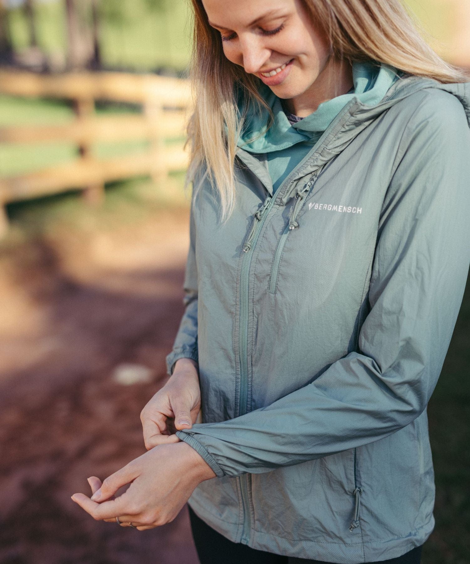 windjacke-damen-576skh-1.jpg BERGMENSCH Damen Windbreaker Jacke – Bild 1